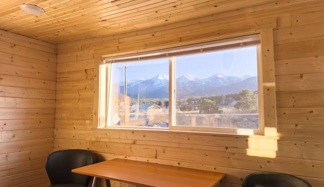 Arkansas River Frontage, Cozy Cabin with AC, WiFi in gorgeous Howard pets ok in Howard