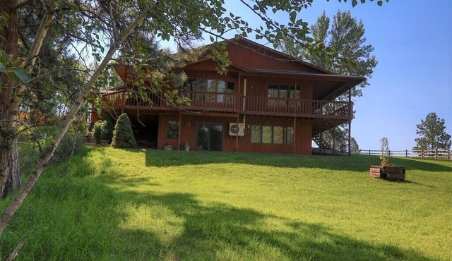 Authentic Montana home in the Bitterroot Valley. Quiet, peaceful, and secluded in Stevensville