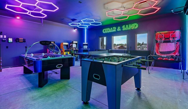 Beach Arcade Hot tub Putting Green Dog-friendly! in New Lisbon