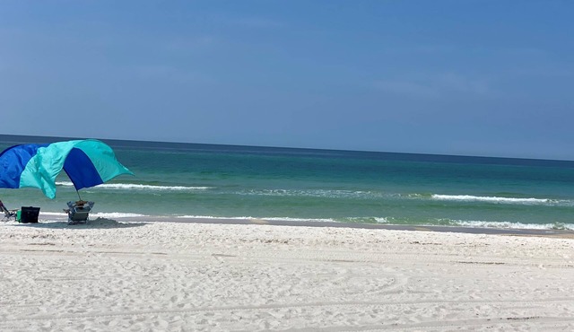 🏖️Beach Steps Away + FREE 6-Seater Golf Cart - Book 4+ Nights!🌊Thru Dec 31,2026 in Panama City Beach