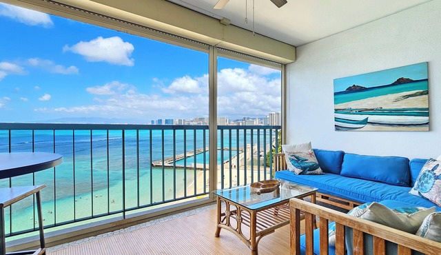 Beachfront 8th Floor Sans Souci Studio - 30 Day Rental in Honolulu