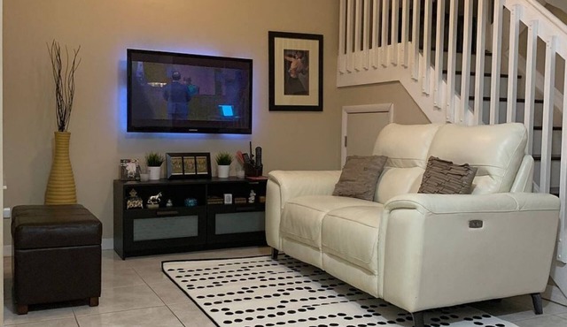 Beautiful Lakeview Doral Townhome in Doral