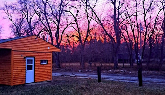 Beautiful Rustic Cabin for Two! in Griffith