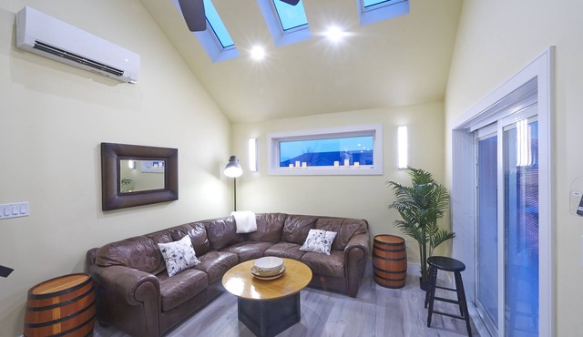 BHL Sunset Loft 1 Bedroom 2 Bath in Kitchener