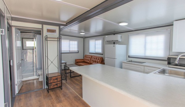 Big Spring, TX-Tiny Home Charm -2 bd in Big Spring