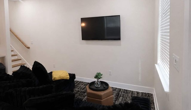 Blackout Haus HTX 15 Mins from DT in Houston