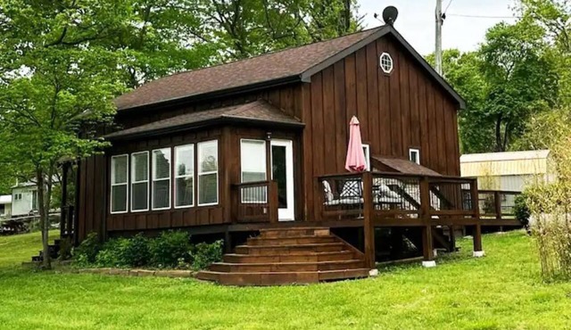Bluff Cabin on the Lake in Branson