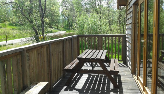 BRACKEN is a beautiful log cabin with lovely outlook over open meadow. in Taynuilt