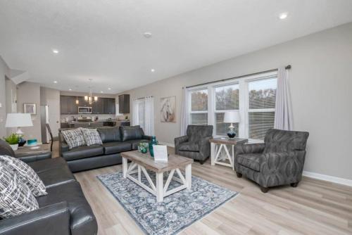 Brand new construction in well-kept HOA community in Mason