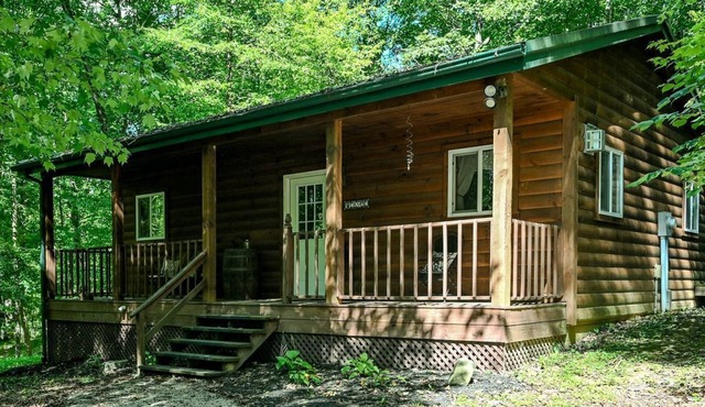 Breathtaking Secluded Wooden Cabin in Laurelville, Ohio in Laurelville