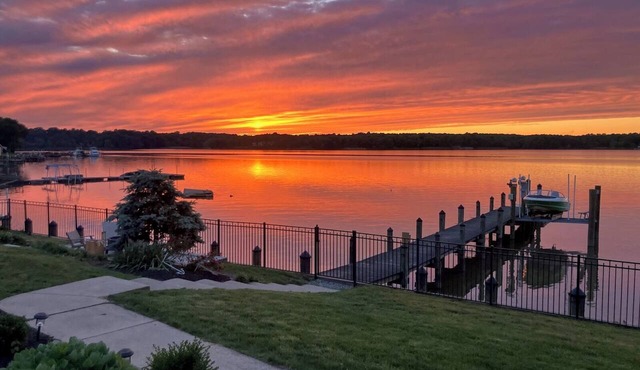 Breathtaking Waterfront Property w/pool and private dock. Find Serenity Here in Elkton