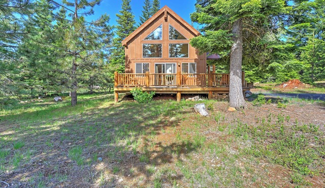Bright Klamath Falls Cabin w/Deck & Mtn Views! in Klamath Falls