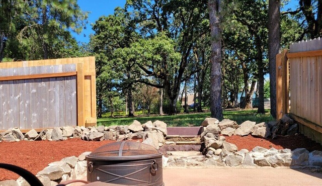 Cabin home with its own private access park. in Springfield