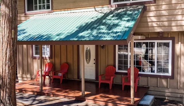 Cabin in the heart of the village with WiFi - 4 bedrooms plus kid loft in Shaver Lake