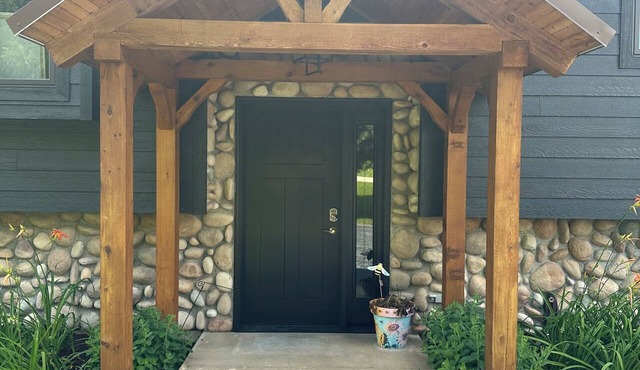 Cabin style 3bdrm home in Apple Canyon, walking path to the lake in Apple River