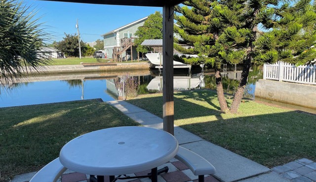 Canalfront 3 Bed 2 Bath Renovated House - Pet Friendly in Hudson