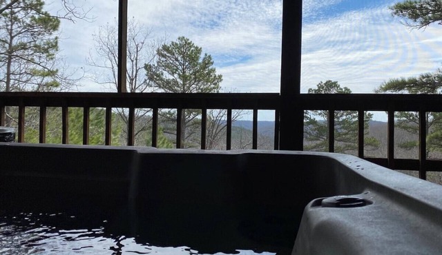 Chalet with a view at Bear Mountain - Hottub in Eureka Springs