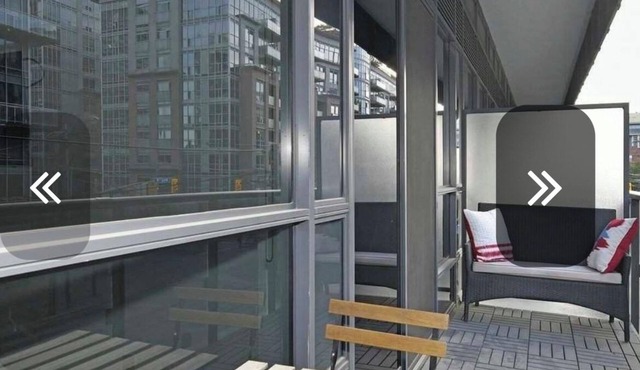 Charming 1-bedroom condo in marvelous Toronto with WiFi, King West in Toronto