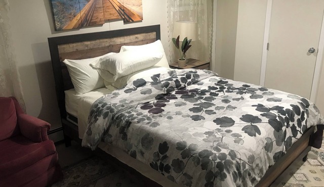 Charming 2-bedroom apartment in Pleasant Valley Stream with AC, WiFi in Valley Stream