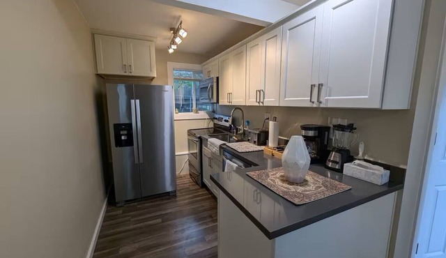 Charming 2-bedroom house with WiFi, AC in adorable Bothell in Bothell