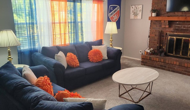 Charming 2-bedroom townhome with WiFi, AC in gorgeous Cincinnati in Cincinnati