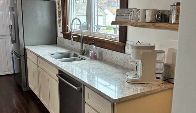 Charming 3-bedroom house with WiFi and AC in Fairport Harbor in Fairport Harbor