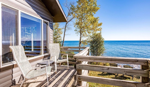 Charming cabin only feet from Lake Superior in Two Harbors