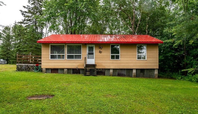 Charming Private Lakefront Cottage - Ideal for Nature Lovers & Fishermen in Magnetawan