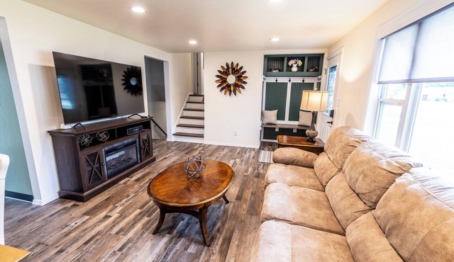 Charming Split-Level Near Lambeau in Green Bay