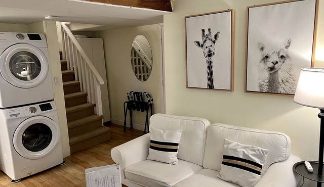 Charming Studio in Heart of City Park-Minutes to downtown! MANY AMENITIES! in Denver