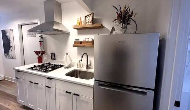 Charming Suite in Berwyn/Forest Park in Riverside