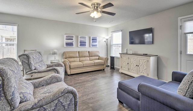 Chic Springdale Abode w/ Community Amenities in Springdale