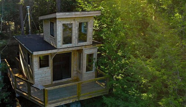 Cliffside treehouse, upper floor bedroom, lake view | Lodging #17 in Mont-Blanc