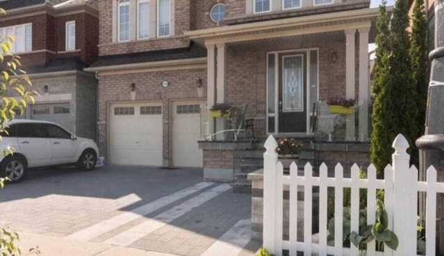 Comfortable & Cozy 2BR Hideaway in Brampton