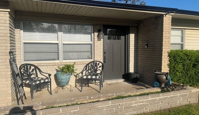 Comfortable Home 3 Bedrooms Near the Rose District Fire Pit + Blackstone Grill in Broken Arrow