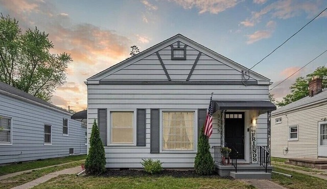 Comfortable, Private Sherbrook Getaway in Toledo
