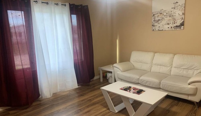 Comfy house with 3 bedrooms and 2 washrooms in Thompson