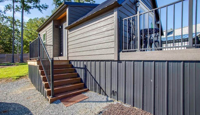 Communal Fire Pit & Dock! Tiny Home By Lake Murray in Gilbert