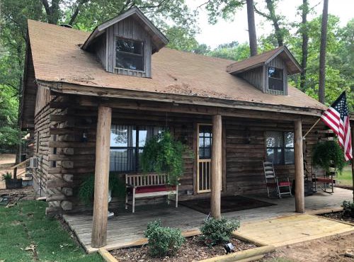 Cora's Main Log Cabin in Tyler