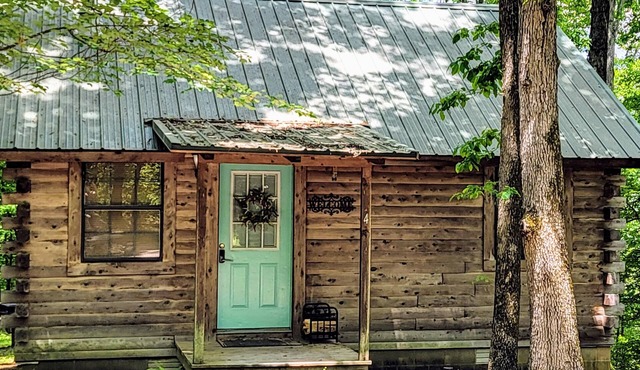 Couples Getaway Near Hot Springs-Jacuzzi and Hot Tub Overlooking Mountains! in Bismarck