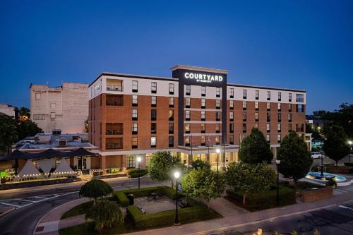 Courtyard by Marriott Springfield Downtown in Springfield