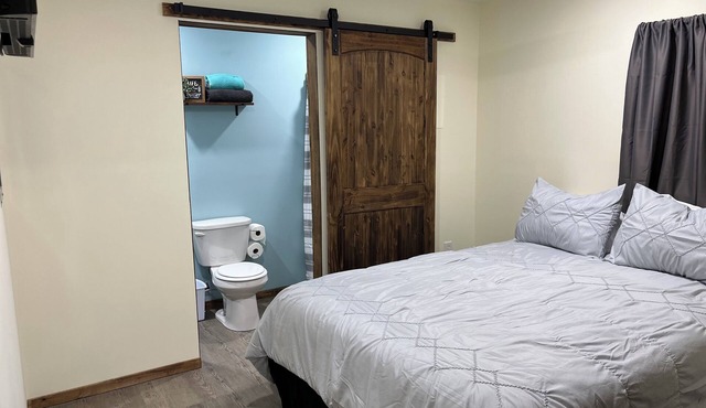 Cozy 2-bedroom cottage in Mullens with WiFi, AC, close to Hatfield McCoy Trails in Mullens