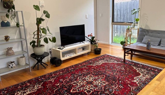 Cozy 2BDR Ivanhoe Unit with Modern Amenities in Ivanhoe