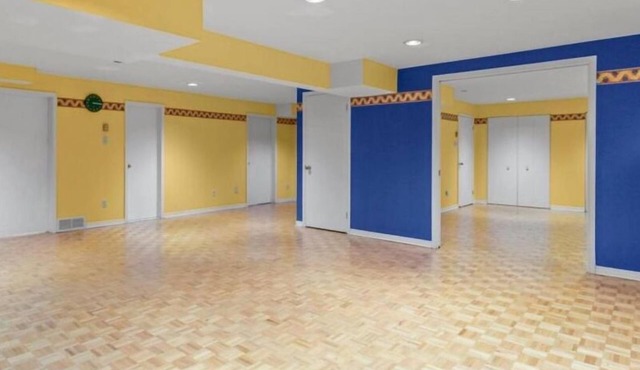 Cozy basement in central ddo closer to airport in Dollard-des-Ormeaux