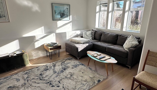 Cozy Bright 2 BR White Rock ground level basement suite near the beach. in White Rock