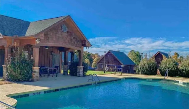 Cozy Cabin at Lake Keowee in Six Mile