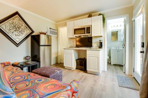 Cozy Oklahoma Cabin with Fire Pit, Bar and Gas Grill! in Thackerville