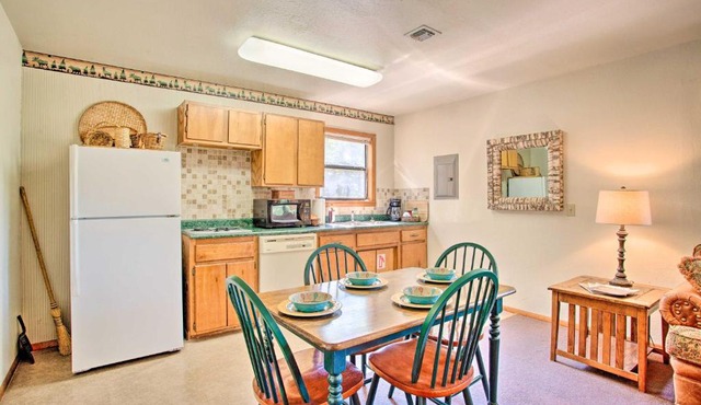 Cozy, Secluded Davis Cabin on 60 Wooded Acres in Davis