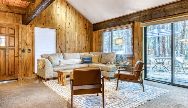 Cozy & Secluded Sunriver Cabin with SHARC Access - Surrounded by Beauty & Nature in Sunriver
