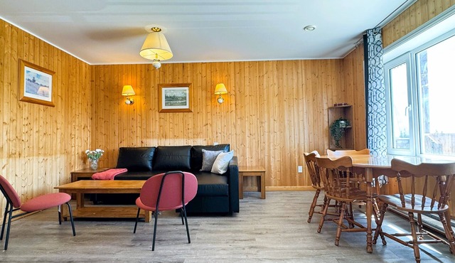 Cozy spacious with private deck | On cabot trail | Unit 15 @ Great Cabot Lodge in Baddeck